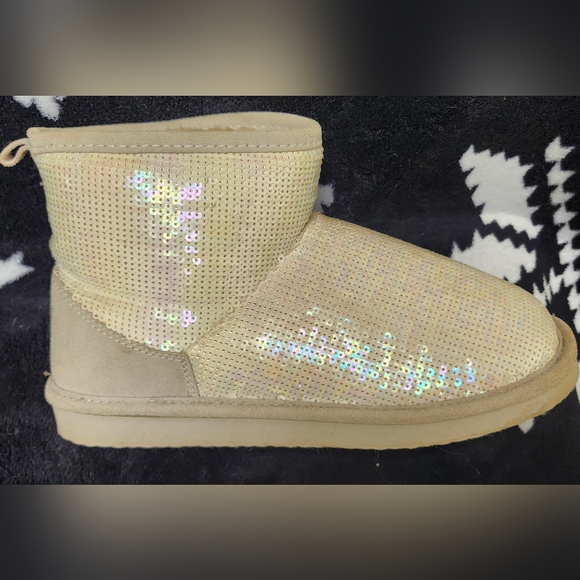 VS Pink Iridescent Bling Faux Fur Booties ✨️ - Picture 7 of 11